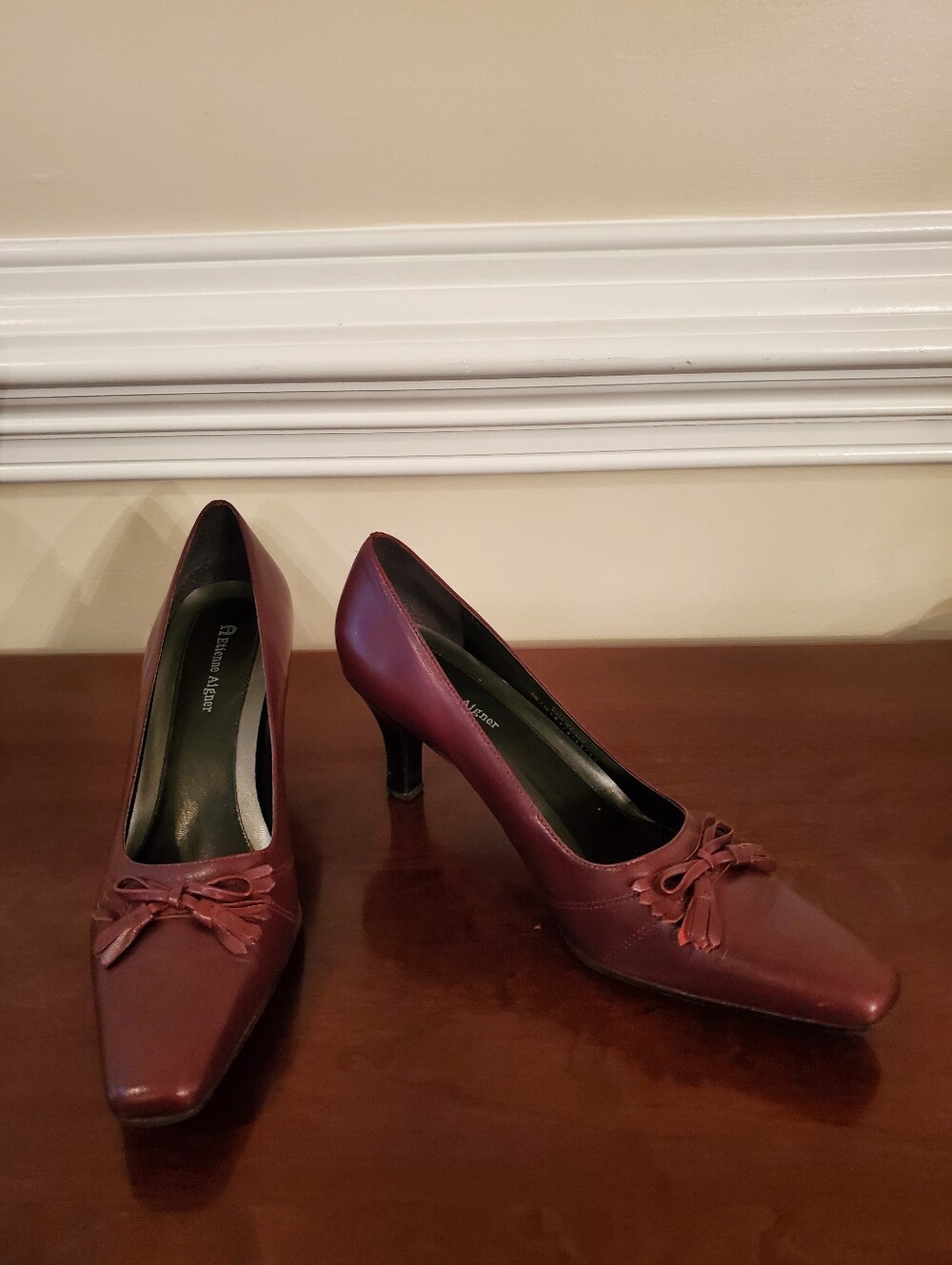VINTAGE Etienne Aigner Burgundy Leather Bow Pumps  Sz. 8.5